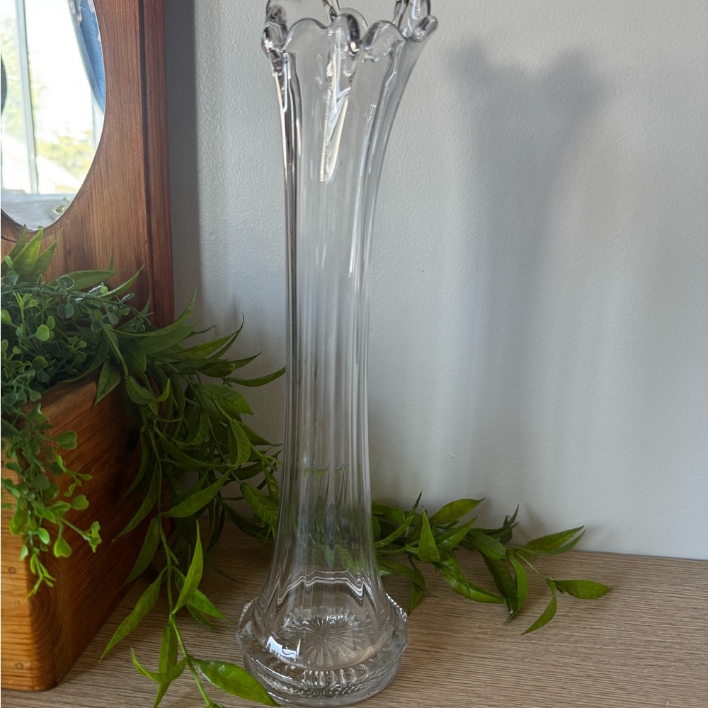 Elegant Clear Glass Swung Vase